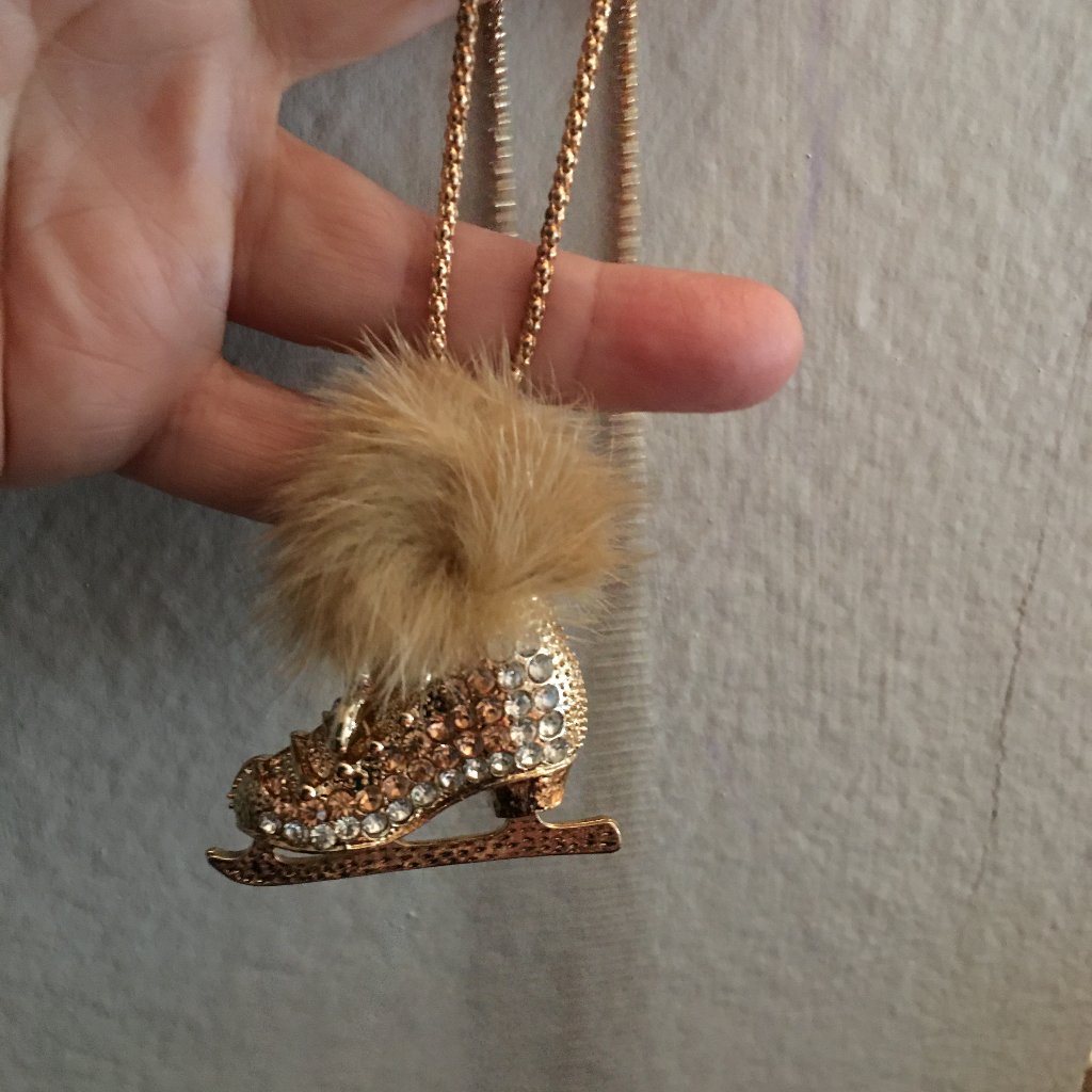 Ice Skate Queen Necklace Bling Bling Drawer 2 24$